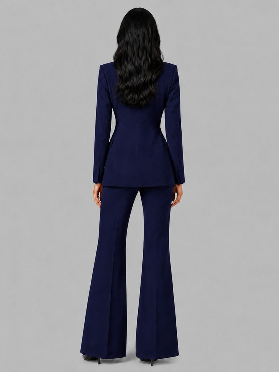 Faustina | Conjunto de dos piezas con blazer de cuello mao y pantalón de campana
