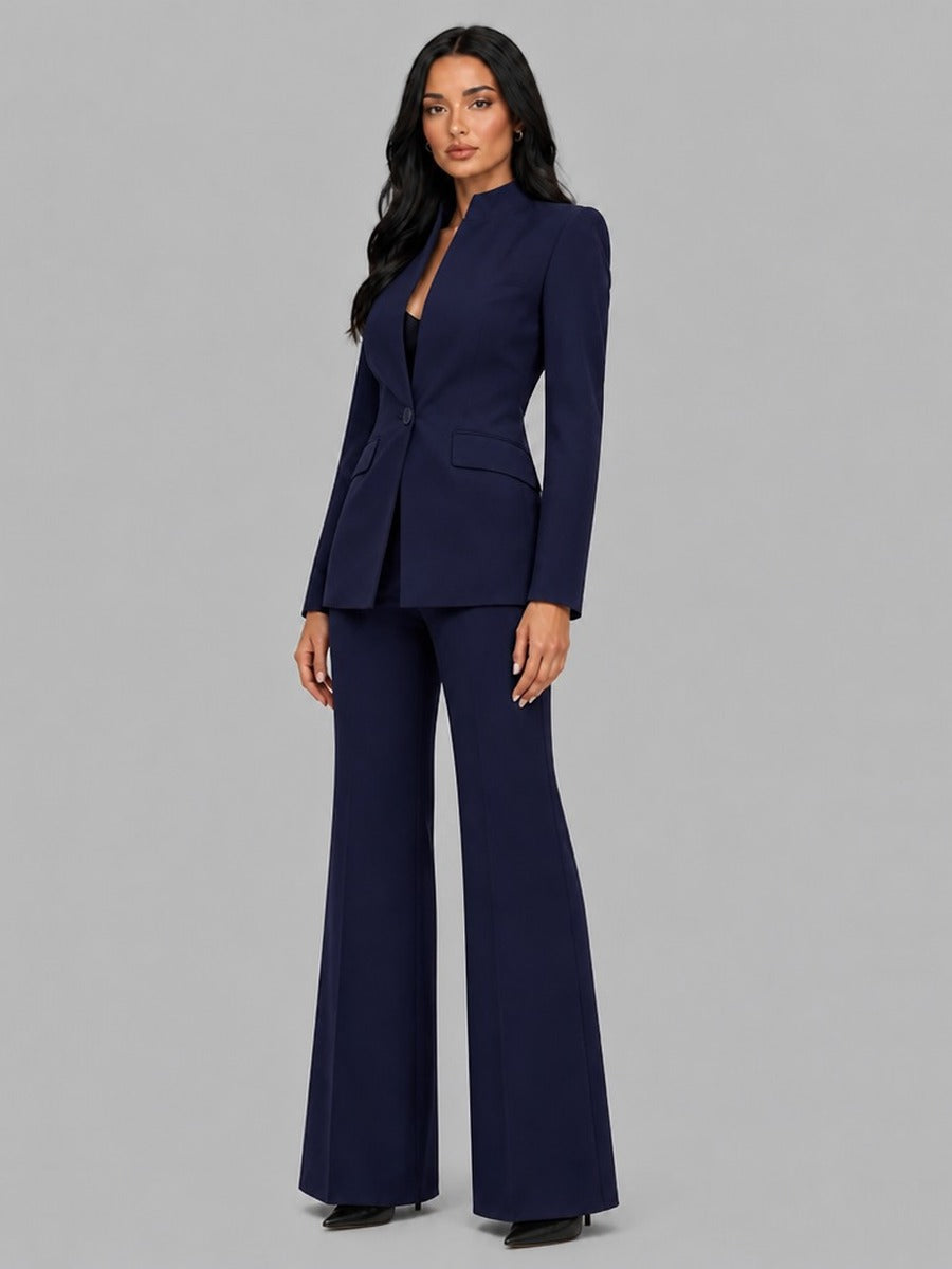 Faustina | Conjunto de dos piezas con blazer de cuello mao y pantalón de campana