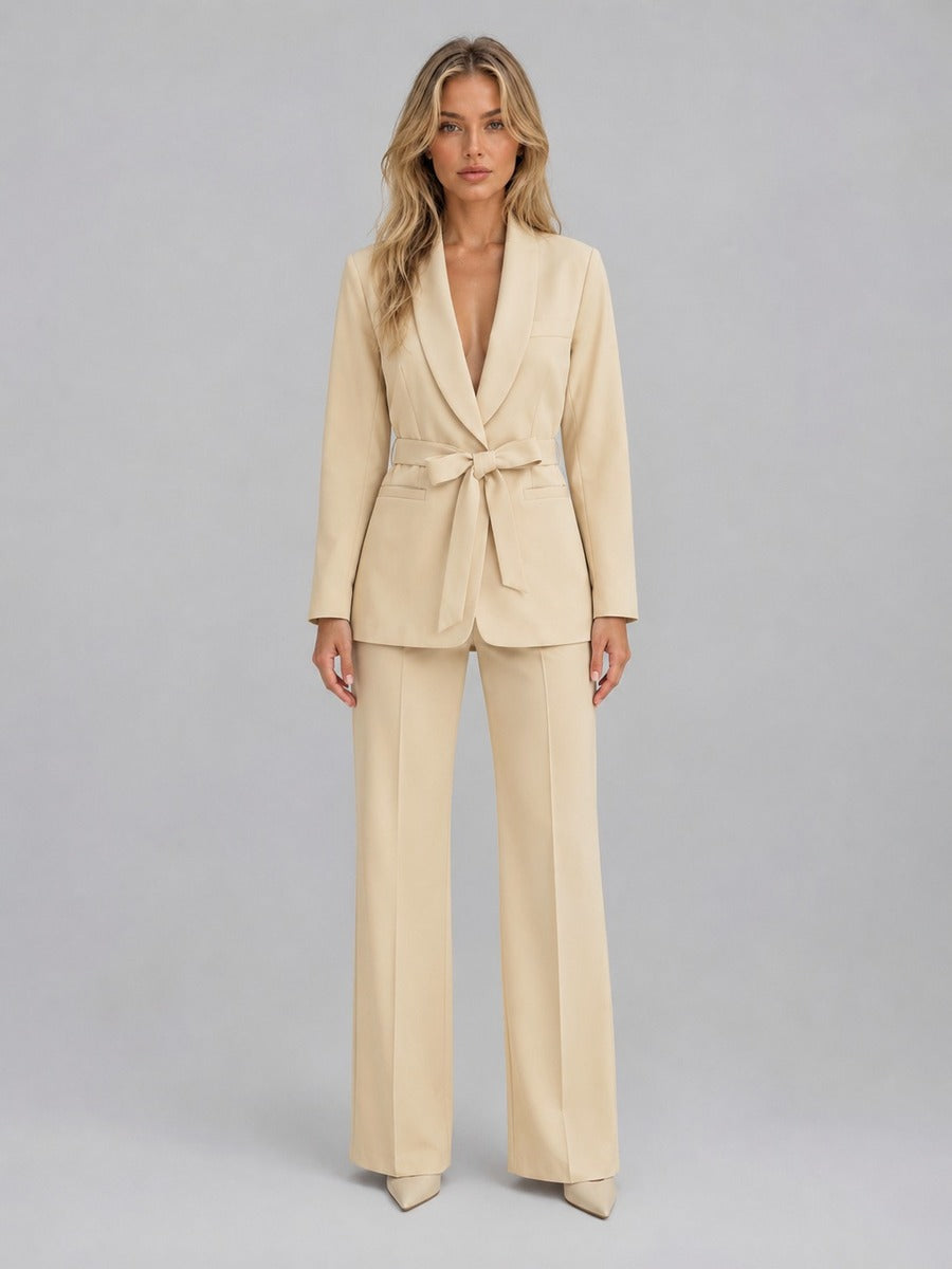 Genziana | Conjunto de dos piezas con blazer de cuello esmoquin y cinturón