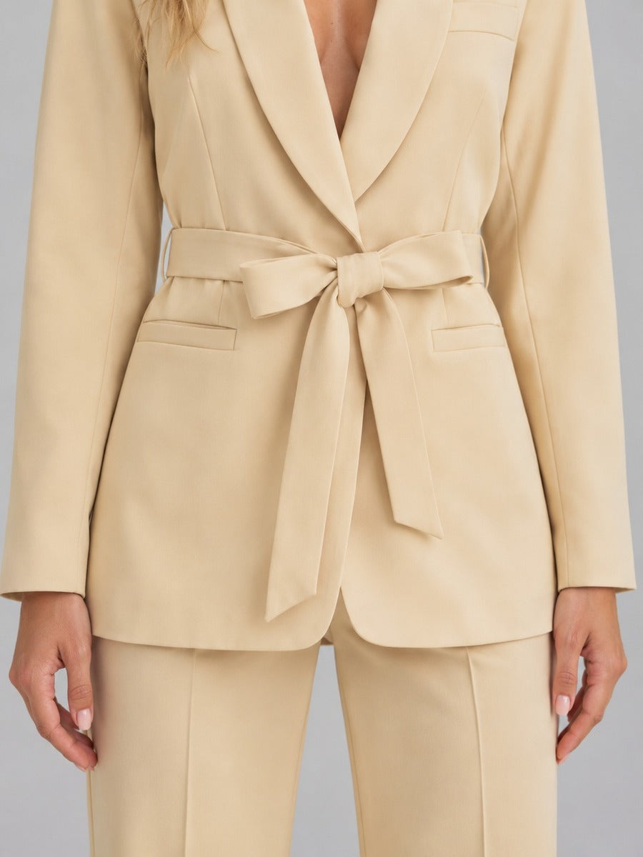 Genziana | Conjunto de dos piezas con blazer de cuello esmoquin y cinturón