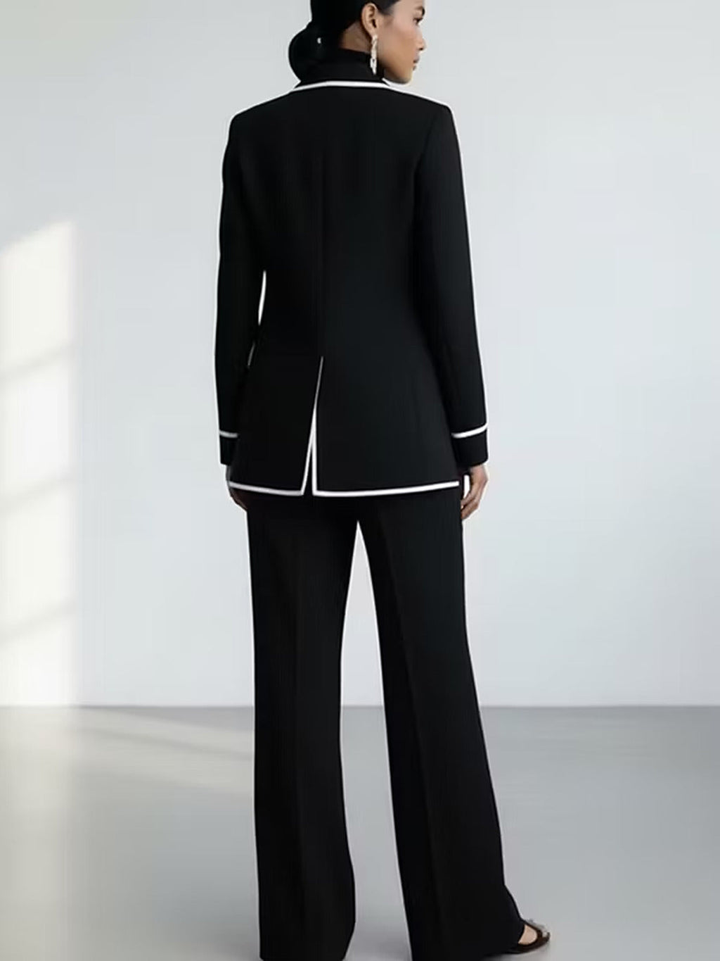 Clementina | Conjunto de blazer y pantalón con ribetes a contraste, negro